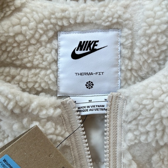 Nike Sportswear
Women's Loose Jacket - Picture 9 of 13